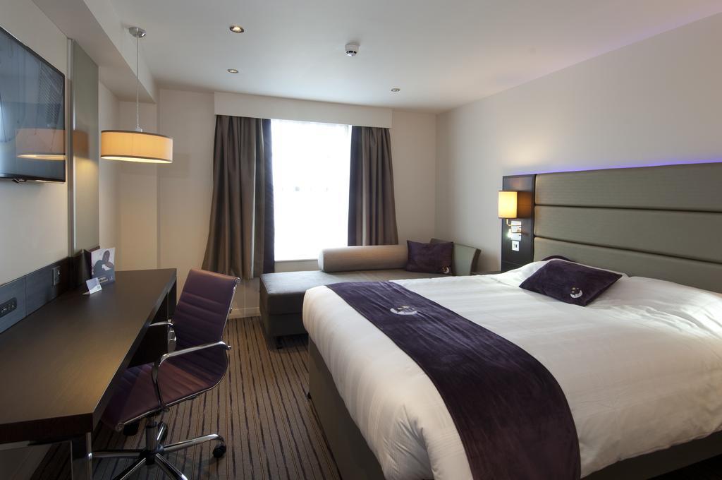 Premier Inn Oldham - Broadway المظهر الخارجي الصورة