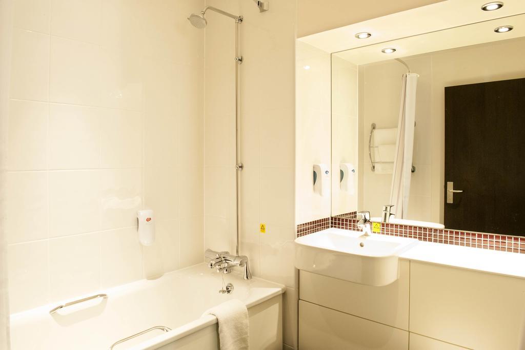 Premier Inn Oldham - Broadway المظهر الخارجي الصورة