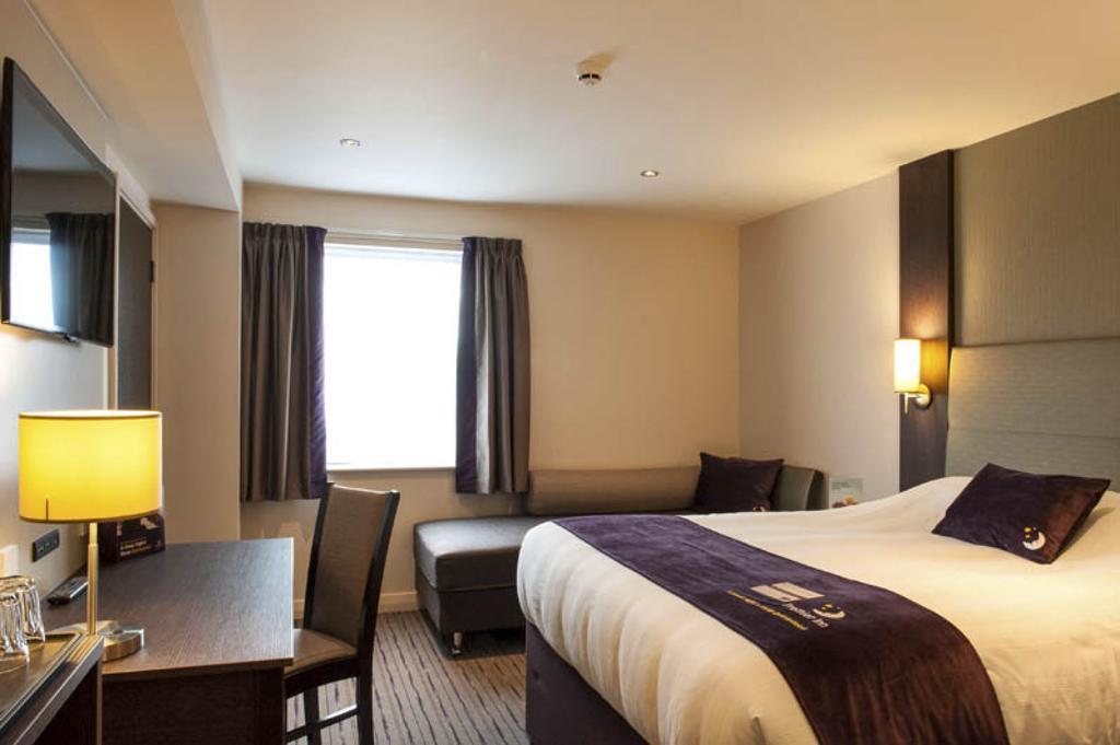 Premier Inn Oldham - Broadway المظهر الخارجي الصورة